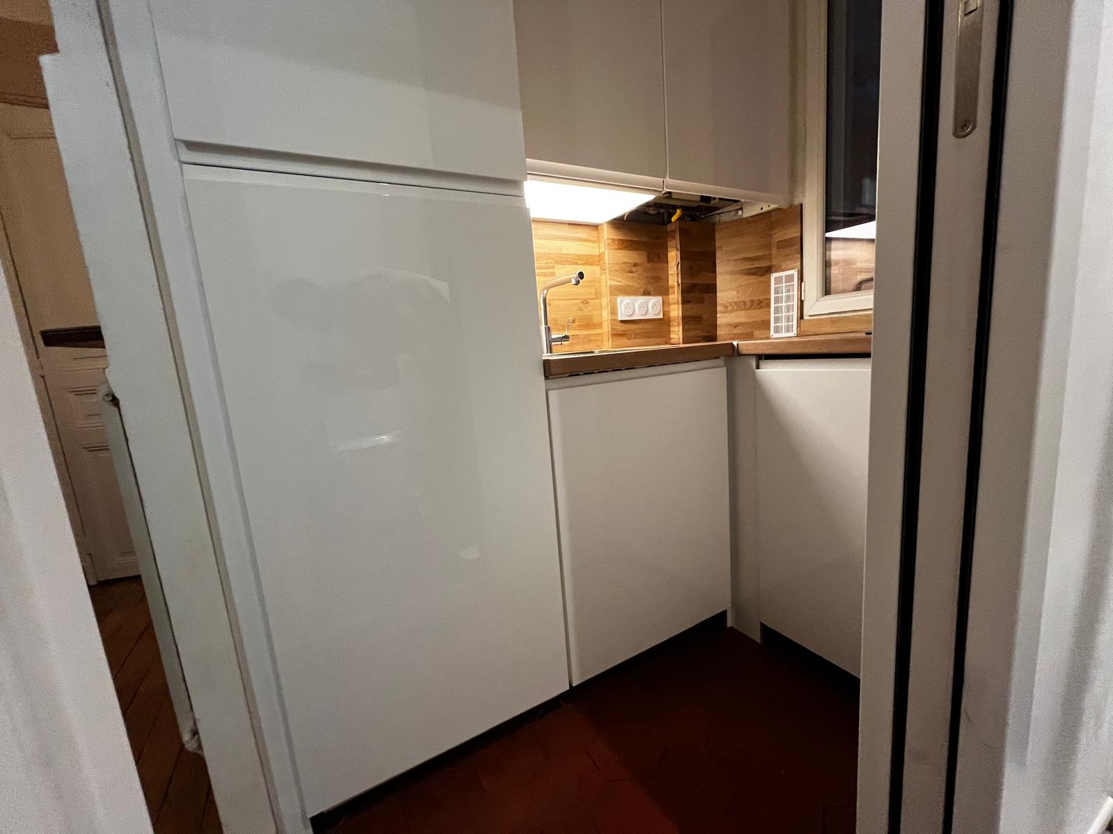 Mini cuisine équipée studio - Configuration compacte