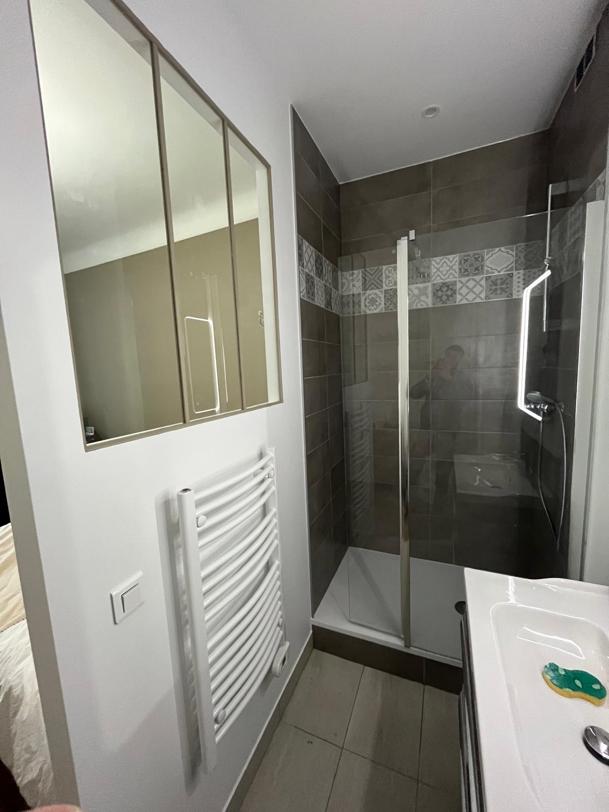 Créer une salle d'eau dans une chambre - Vue verrière