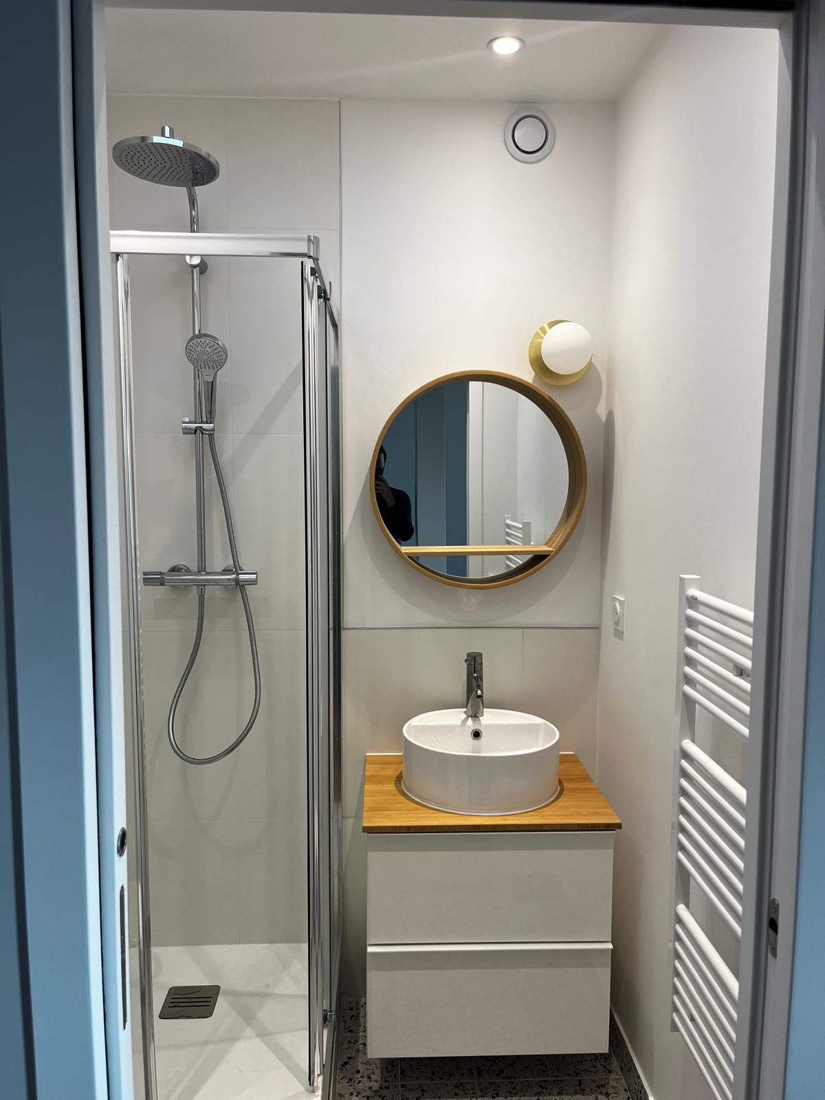 Optimisation espace studio - Salle d'eau compacte