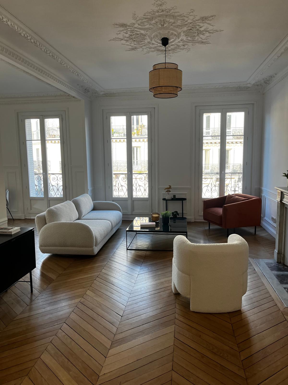 Rénovation appartement Paris 5 - Salon lumineux avec moulures