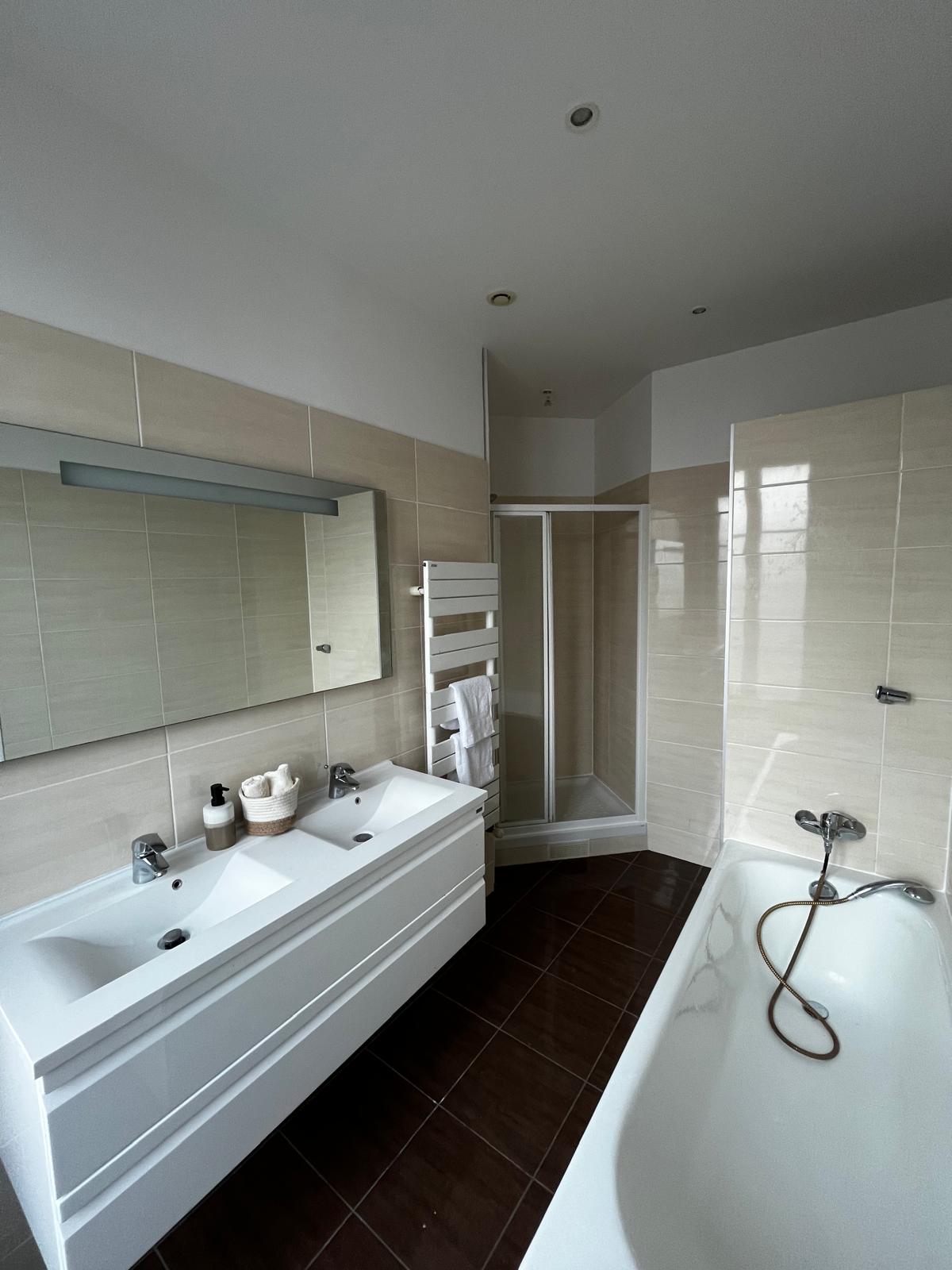 Rénovation salle de bain Paris - Double vasque et baignoire